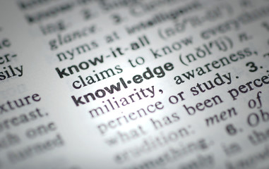 汽车无缘无故被别人划了怎么办