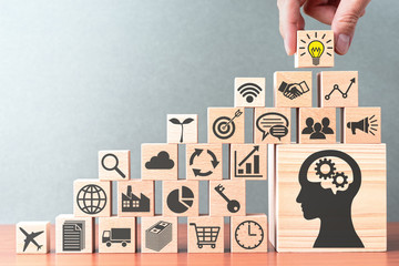 分析仪《扁鹊见蔡桓公》给予扁鹊在此医患沟通中提出一条建议？